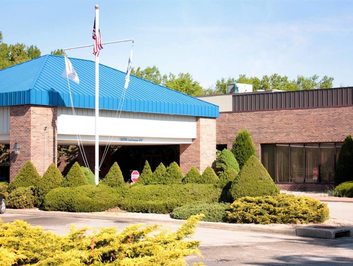 Magnuson Grand Hotel And Conference Center Raymond Exterior photo
