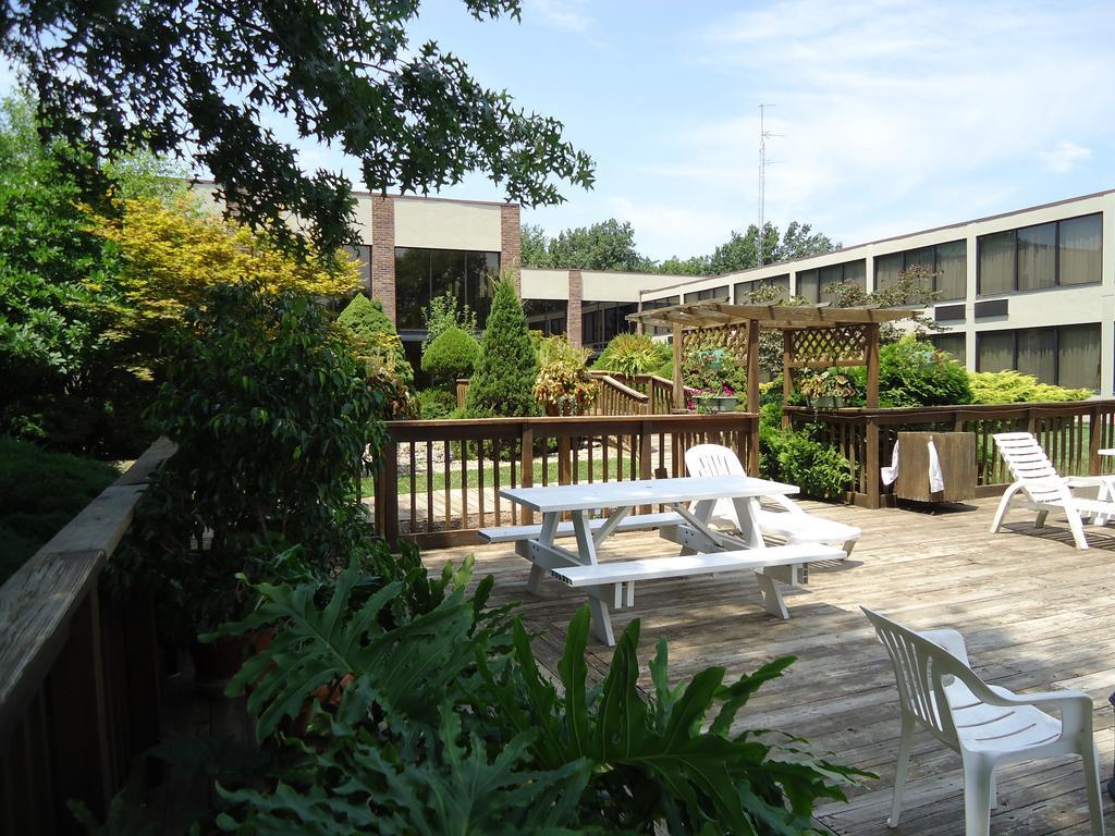 Magnuson Grand Hotel And Conference Center Raymond Exterior photo